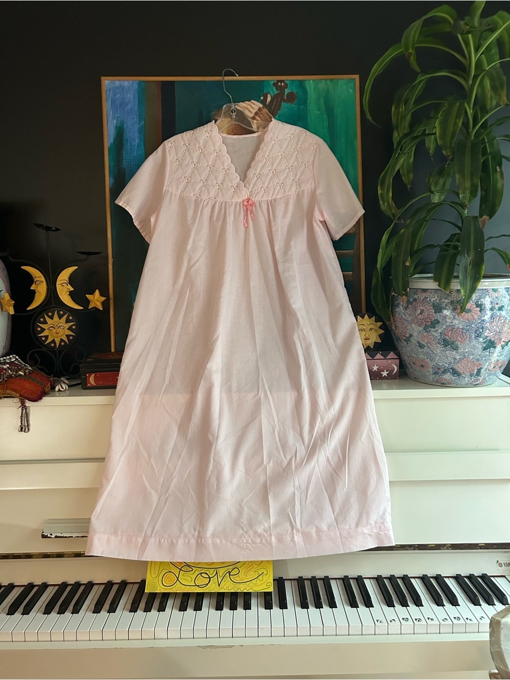 Vintage Pink Embroidered Nightgown Scallop Trim Short Sleeve Sleep Dress M/L